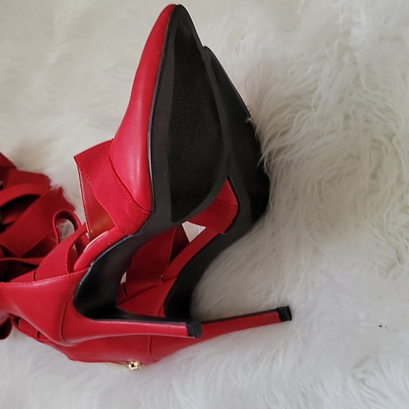 Calf-High Red Strappy Heels - Picture 3 of 4